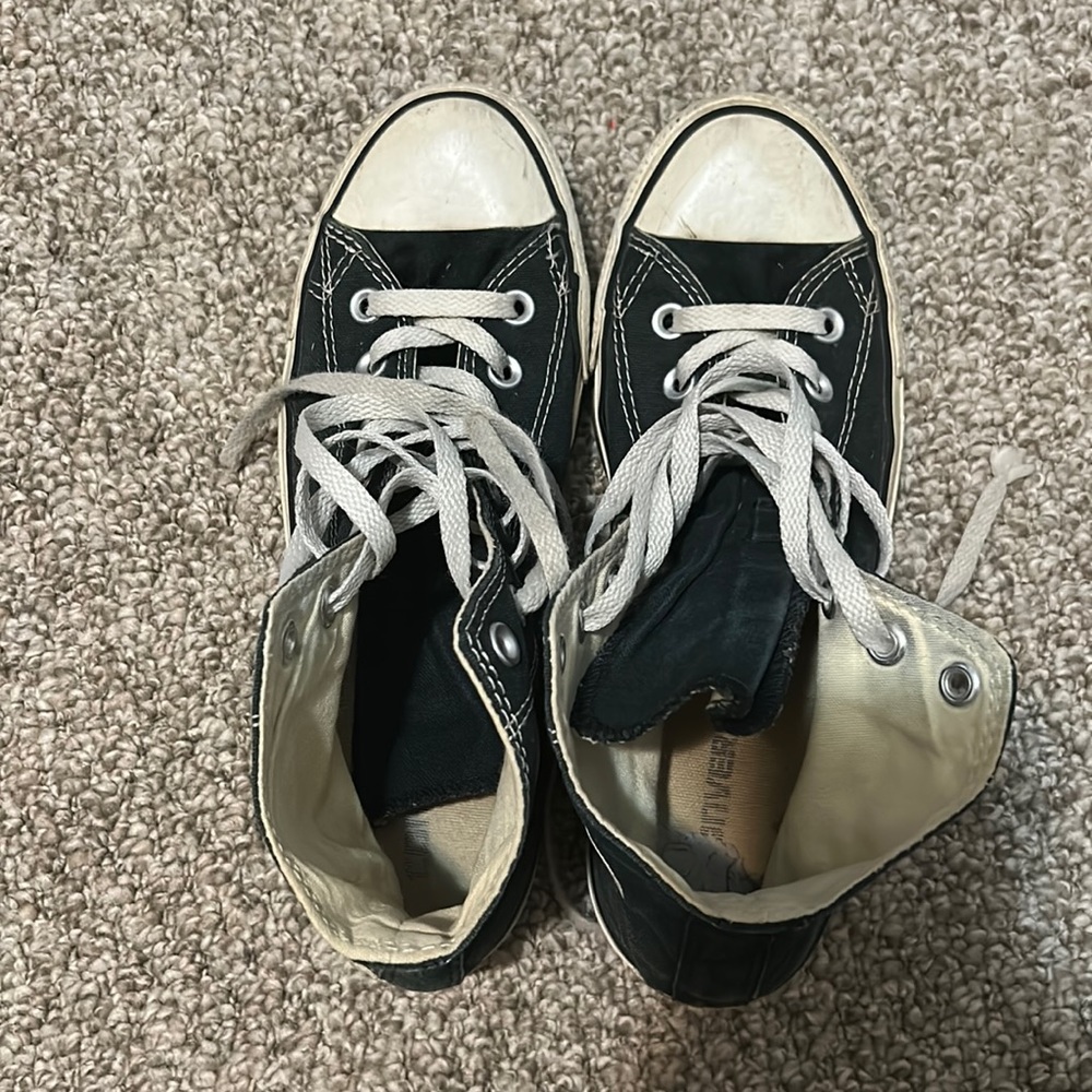 Black converse Size 7 mens/9 women's